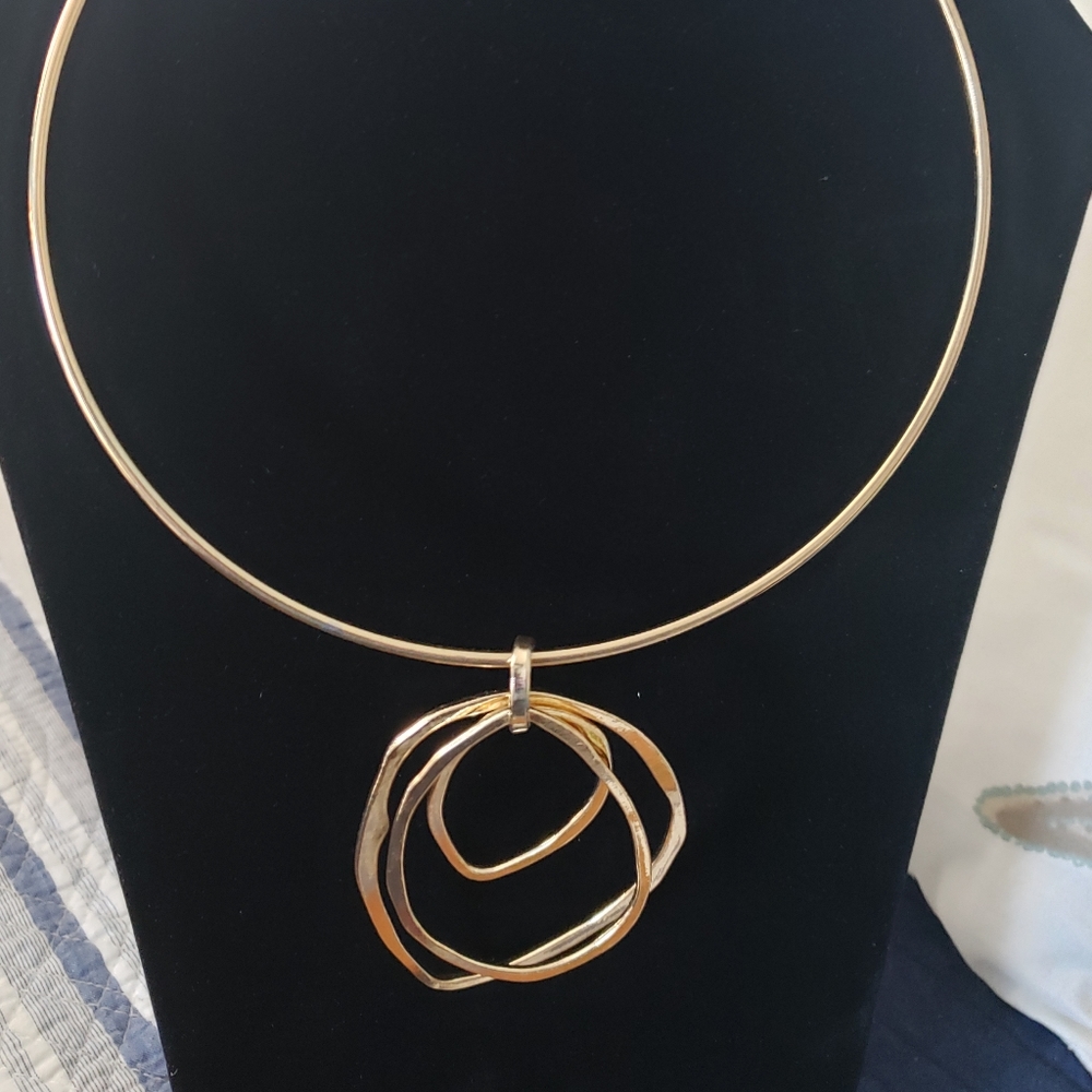 C1946 Goldtone Choker Necklace